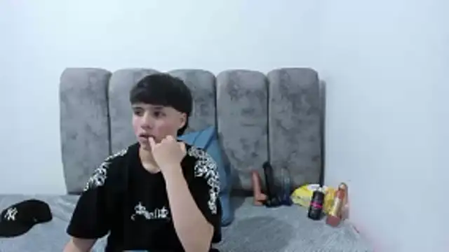 Snapshot of Bruno_Cruzz chatting on March 25, 3:23 am Bruno Cruzz online show from March 25, 3:23 am