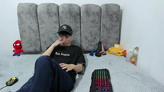 Snapshot of Bruno_Cruzz chatting on May 13, 2:09 am Bruno Cruzz online show from May 13, 2:09 am