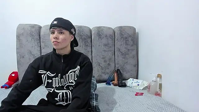Snapshot of Bruno_Cruzz chatting on May 24, 2:27 am Bruno Cruzz online show from May 24, 2:27 am