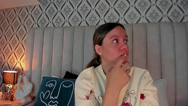 Sky Junne online show from March 30, 5:25 pm