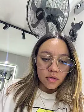 Sky Junne online show from April 13, 4:56 pm