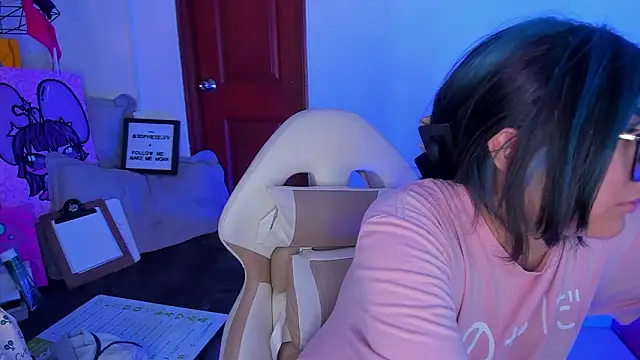 Snapshot of sophiievv chatting on February 18, 6:48 pm sophiievv online show from February 18, 6:48 pm