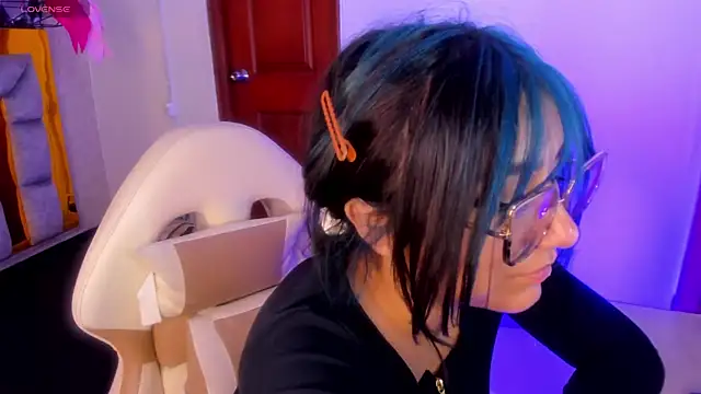 Snapshot of sophiievv chatting on February 25, 9:13 pm sophiievv online show from February 25, 9:13 pm