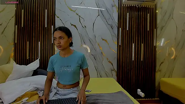 VictoriaDuart online show from December 1, 8:25 pm