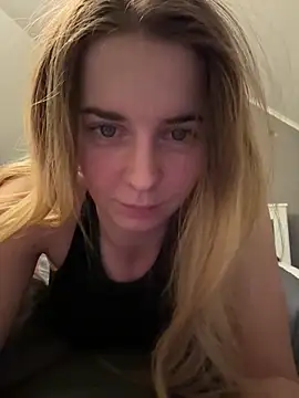 Snapshot of ellieen chatting on November 15, 11:32 pm ellieen online show from November 15, 11:32 pm