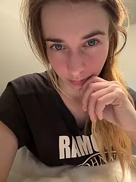 Snapshot of ellieen chatting on November 18, 10:47 pm ellieen online show from November 18, 10:47 pm