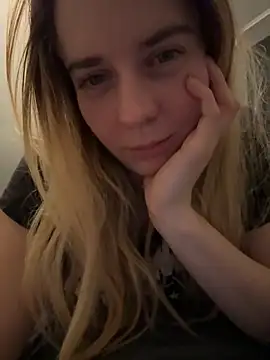 Snapshot of ellieen chatting on November 21, 11:03 pm ellieen online show from November 21, 11:03 pm