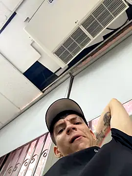 Snapshot of Luck__090 chatting on October 9, 6:17 pm Luck 090 online show from October 9, 6:17 pm