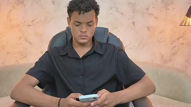 Valentino Thompson online show from September 29, 8:13 pm