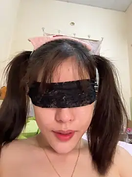 Snapshot of ZinzinLy chatting on October 6, 8:23 am ZinzinLy online show from October 6, 8:23 am