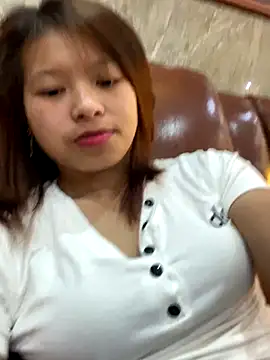 Snapshot of Mai_bb chatting on September 30, 12:43 pm Mai bb online show from September 30, 12:43 pm
