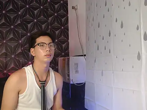 Snapshot of ursweet_jade chatting on September 22, 1:35 pm ursweet jade online show from September 22, 1:35 pm