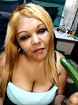 Snapshot of hemilynthomas2467 chatting on December 14, 2:11 pm hemilynthomas2467 online show from December 14, 2:11 pm