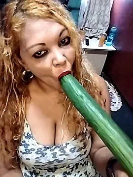 Snapshot of hemilynthomas2467 chatting on December 22, 9:39 am hemilynthomas2467 online show from December 22, 9:39 am