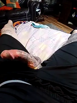 Snapshot of MRTATTWO chatting on October 31, 10:55 pm MRTATTWO online show from October 31, 10:55 pm