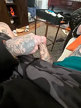 Snapshot of MRTATTWO chatting on December 20, 2:46 pm MRTATTWO online show from December 20, 2:46 pm