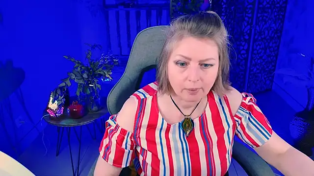 Snapshot of TiffanyBrauny chatting on September 9, 10:26 am TiffanyBrauny online show from September 9, 10:26 am