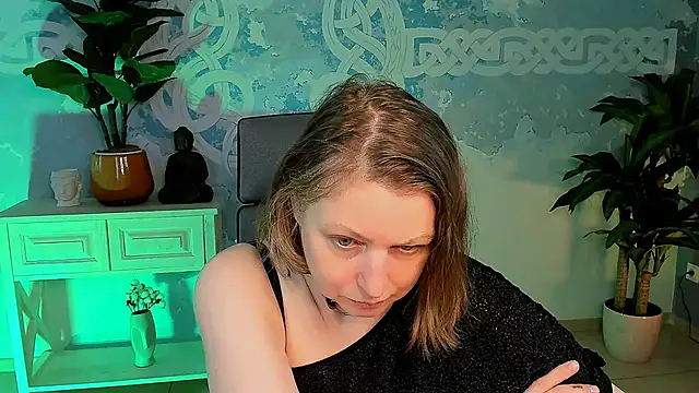 Snapshot of TiffanyBrauny chatting on September 23, 9:23 am TiffanyBrauny online show from September 23, 9:23 am