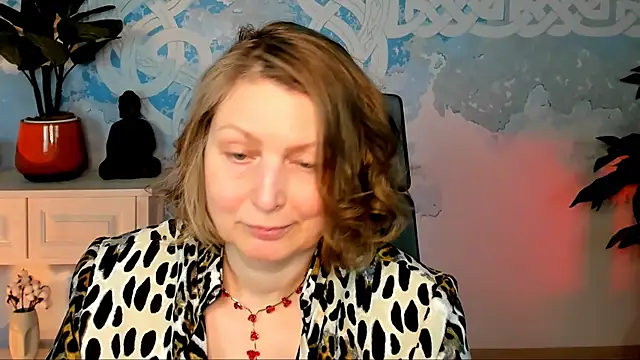 Snapshot of TiffanyBrauny chatting on October 18, 3:02 pm TiffanyBrauny online show from October 18, 3:02 pm
