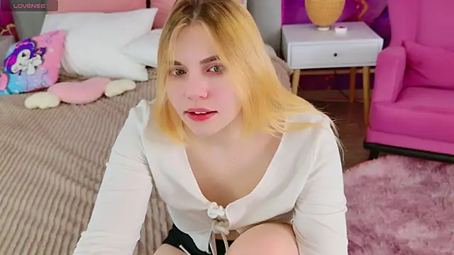 Evie Vall online show from October 17, 3:25 pm