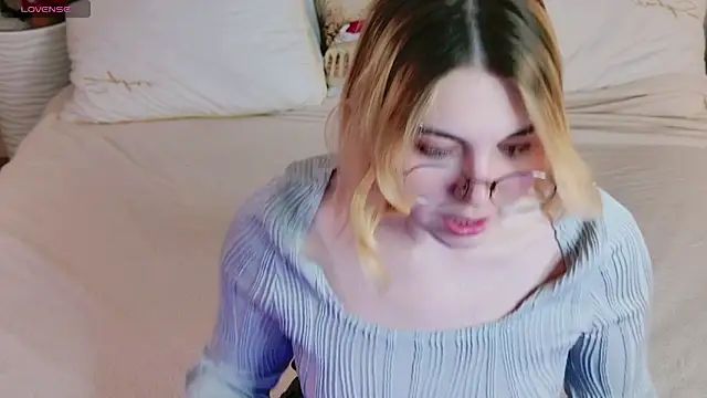 Evie Vall online show from December 14, 5:18 pm