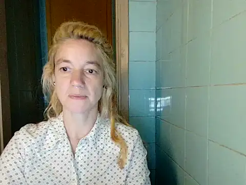 Snapshot of Senhoritajesus42 chatting on March 10, 12:10 pm Senhoritajesus42 online show from March 10, 12:10 pm