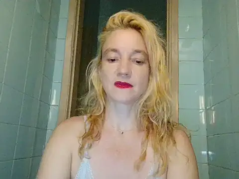 Snapshot of Senhoritajesus42 chatting on March 11, 12:22 pm Senhoritajesus42 online show from March 11, 12:22 pm