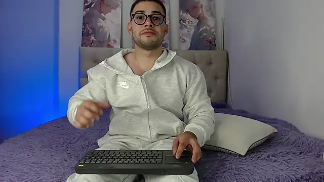 Snapshot of baby_mateo chatting on May 6, 2:29 am baby mateo online show from May 6, 2:29 am
