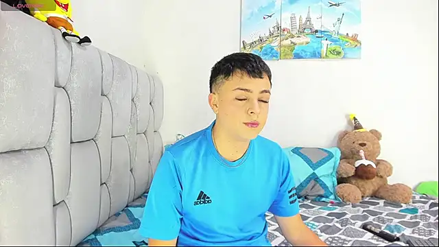 Snapshot of christopher_Hot chatting on February 6, 12:37 am christopher Hot online show from February 6, 12:37 am