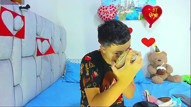 Snapshot of christopher_Hot chatting on February 11, 6:57 pm christopher Hot online show from February 11, 6:57 pm