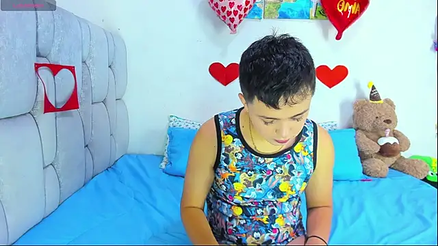 Snapshot of christopher_Hot chatting on February 12, 9:10 pm christopher Hot online show from February 12, 9:10 pm