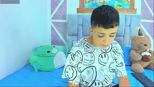 Snapshot of christopher_Hot chatting on March 1, 2:13 am christopher Hot online show from March 1, 2:13 am