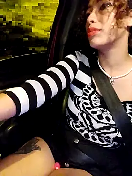 roxyrougee online show from December 18, 8:31 am