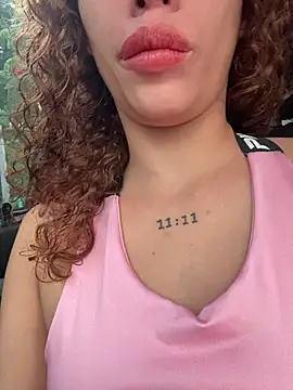 Snapshot of roxyrougee chatting on February 4, 11:49 am roxyrougee online show from February 4, 11:49 am