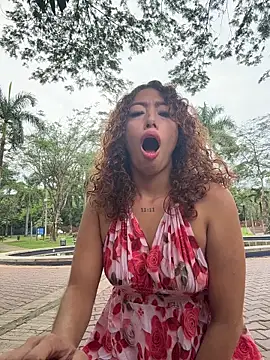 Snapshot of roxyrougee chatting on February 12, 12:22 pm roxyrougee online show from February 12, 12:22 pm