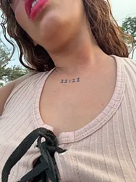 Snapshot of roxyrougee chatting on February 19, 10:50 pm roxyrougee online show from February 19, 10:50 pm