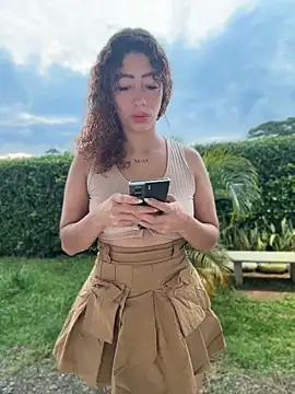 roxyrougee online show from May 5, 10:45 am