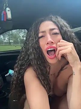 roxyrougee online show from May 14, 10:38 pm