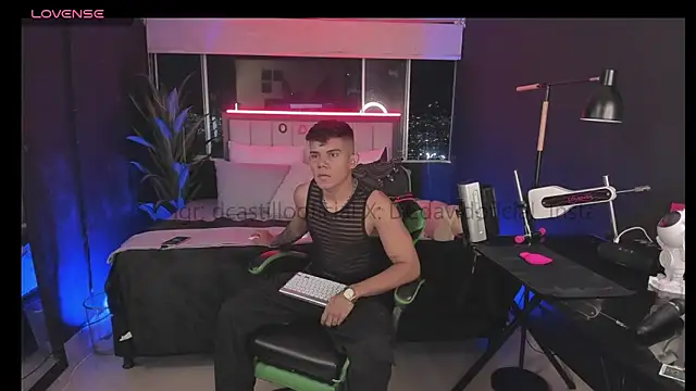 Snapshot of Jack_castell chatting on April 29, 11:55 pm Jack castell online show from April 29, 11:55 pm