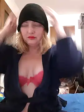 LiluLiluLilu online show from October 11, 8:29 pm