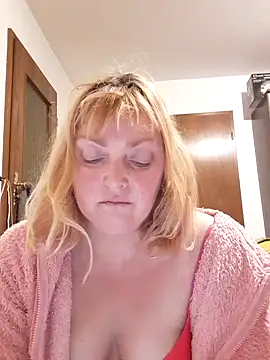 LiluLiluLilu online show from October 18, 7:36 pm