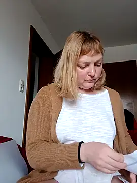 LiluLiluLilu online show from February 9, 9:24 am