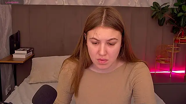 MelanieHenders online show from December 4, 5:39 am