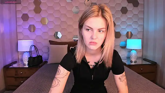 NaomiSol online show from September 13, 7:35 pm