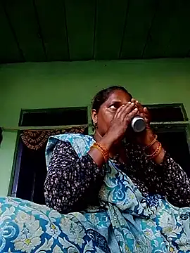 Snapshot of Ishwariya_Hatwal chatting on October 5, 2:10 am Ishwariya Hatwal online show from October 5, 2:10 am