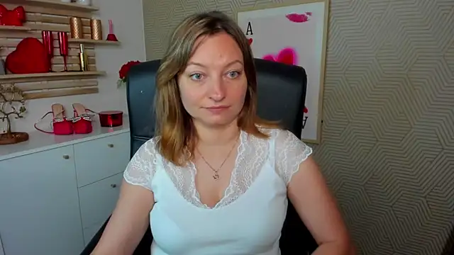 Snapshot of angelaSamt chatting on June 9, 5:52 am angelaSamt online show from June 9, 5:52 am