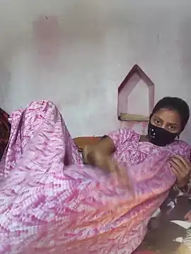 Snapshot of posewith chatting on February 14, 7:49 am posewith online show from February 14, 7:49 am