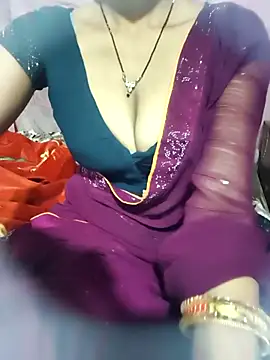 Snapshot of posewith chatting on February 24, 10:19 pm posewith online show from February 24, 10:19 pm