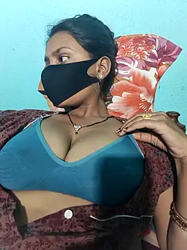 Snapshot of posewith chatting on February 27, 4:29 pm posewith online show from February 27, 4:29 pm