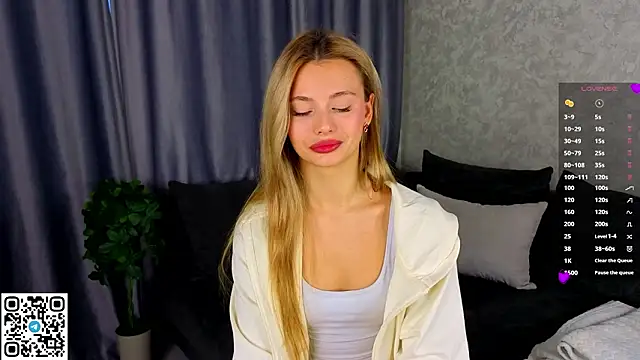 NaughtySeraphine online show from February 4, 5:02 am